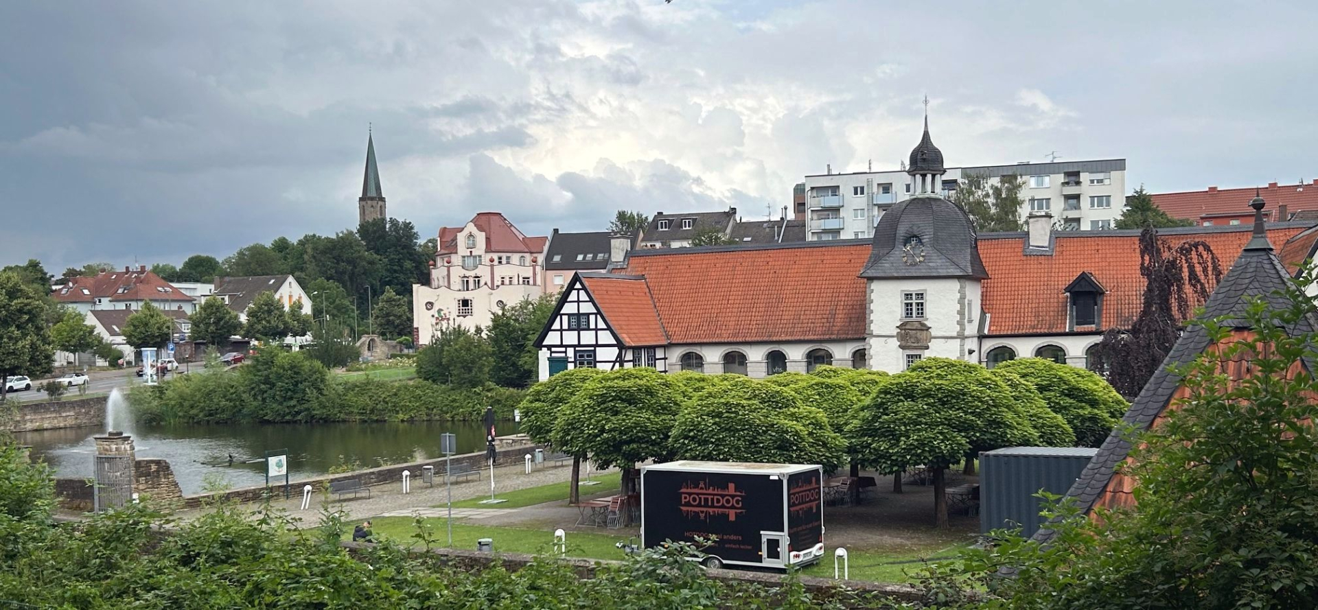 Wasserschloss Rodenberg, Hundertwasserhaus, Große Kirche